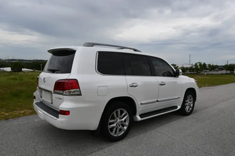 2013 Lexus LX570 photo 80