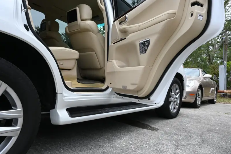 2013 Lexus LX570 photo 231