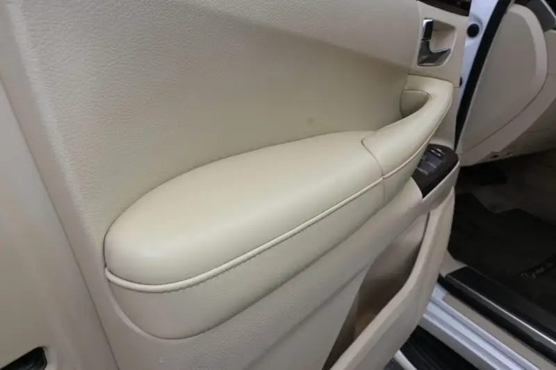 2013 Lexus LX570 photo 130