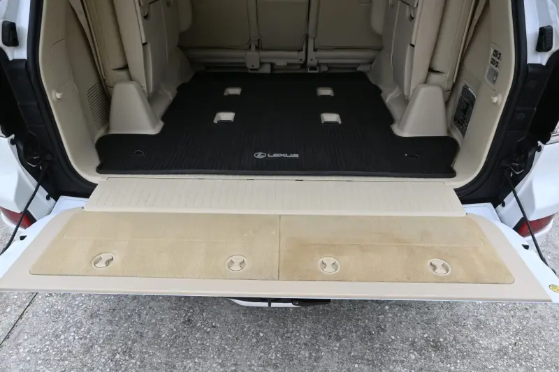 2013 Lexus LX570 photo 208