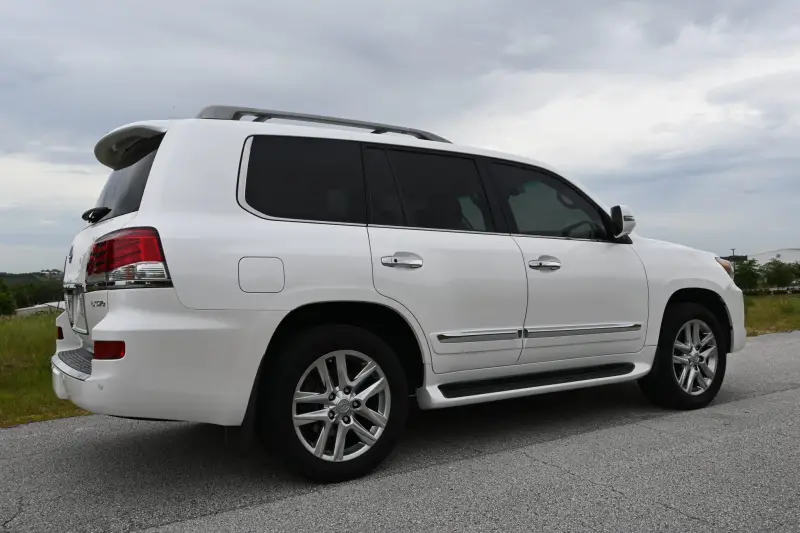 2013 Lexus LX570 photo 107