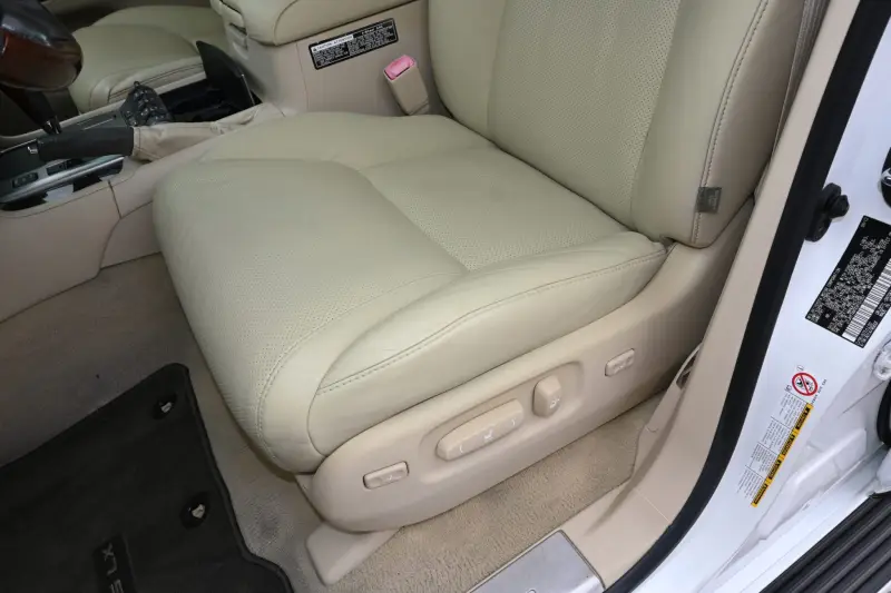 2013 Lexus LX570 photo 133