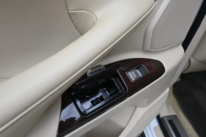 2013 Lexus LX570 photo 201