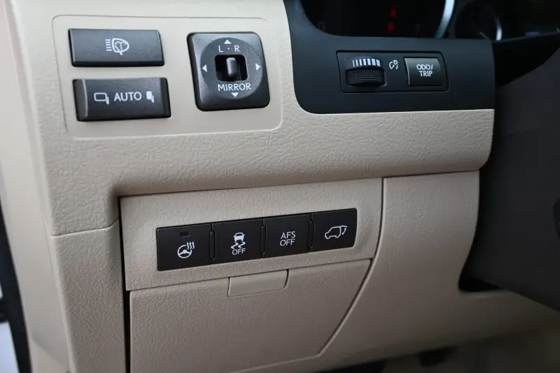 2013 Lexus LX570 photo 155