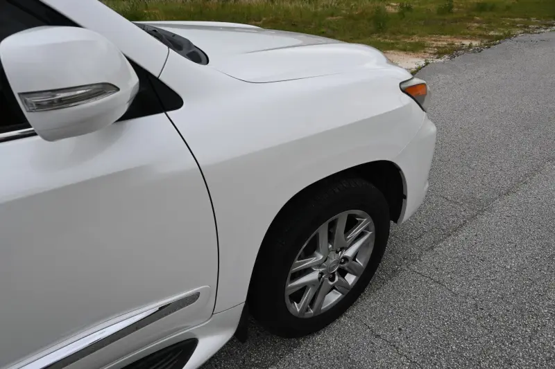 2013 Lexus LX570 photo 101