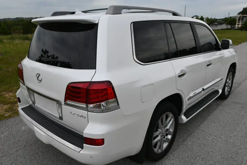 2013 Lexus LX570 photo 87