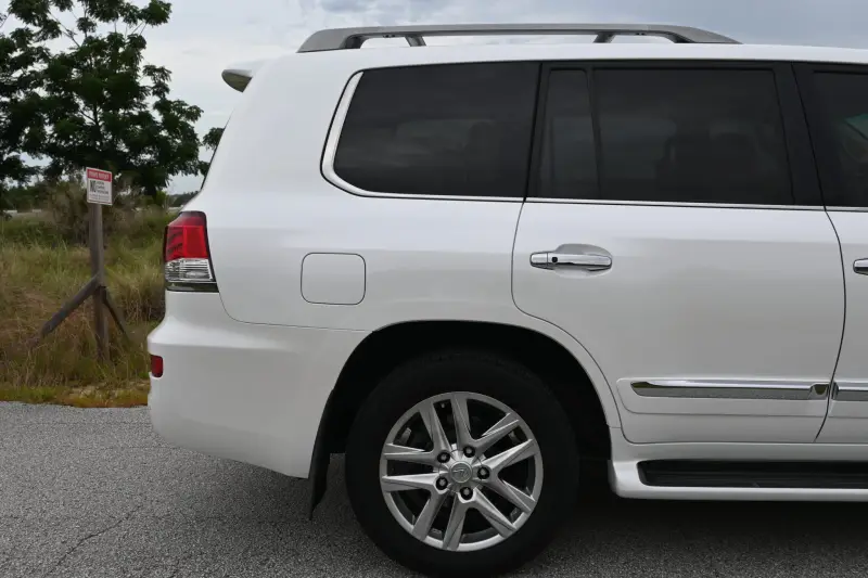 2013 Lexus LX570 photo 79