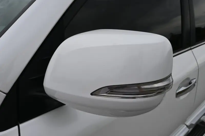 2013 Lexus LX570 photo 38