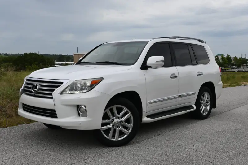 2013 Lexus LX570 photo 52