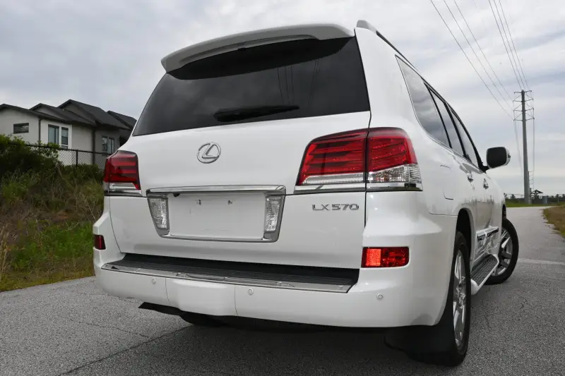 2013 Lexus LX570 photo 63
