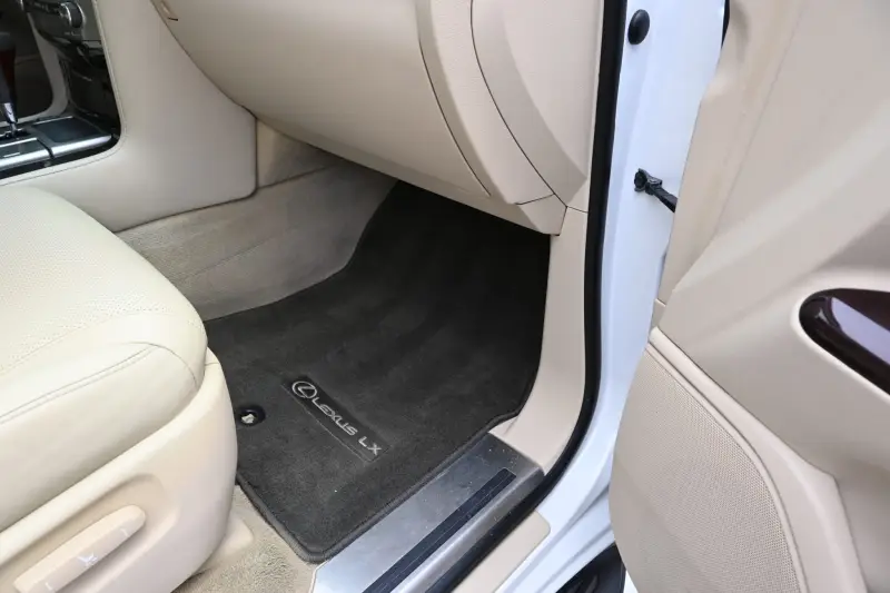 2013 Lexus LX570 photo 244