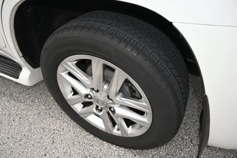 2013 Lexus LX570 photo 22