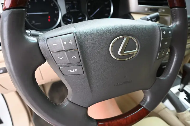 2013 Lexus LX570 photo 146