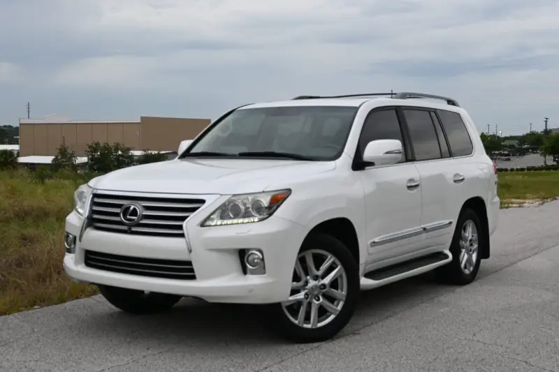 2013 Lexus LX570 photo 53