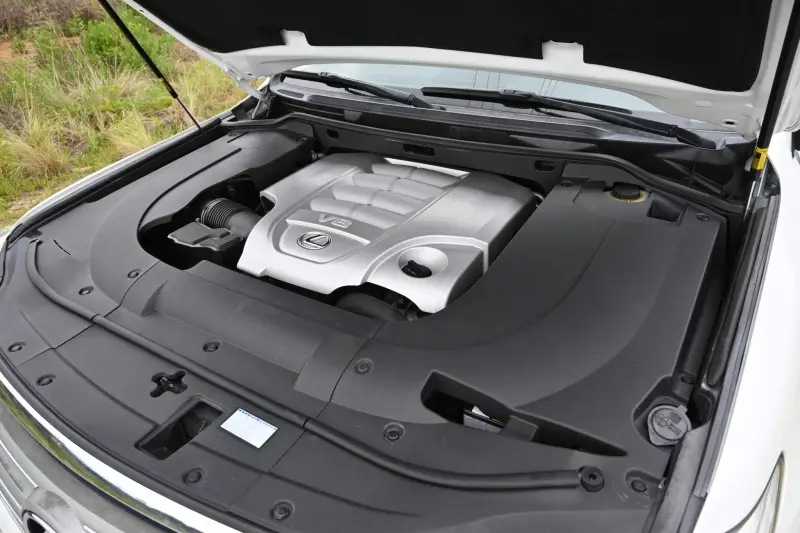 2013 Lexus LX570 photo 119