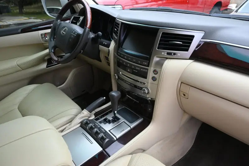 2013 Lexus LX570 photo 248