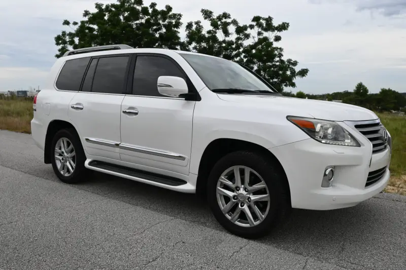 2013 Lexus LX570 photo 109