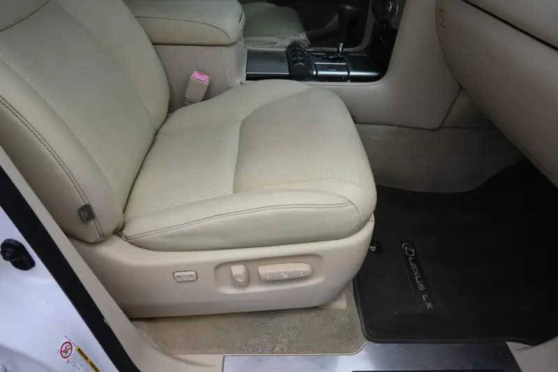 2013 Lexus LX570 photo 243