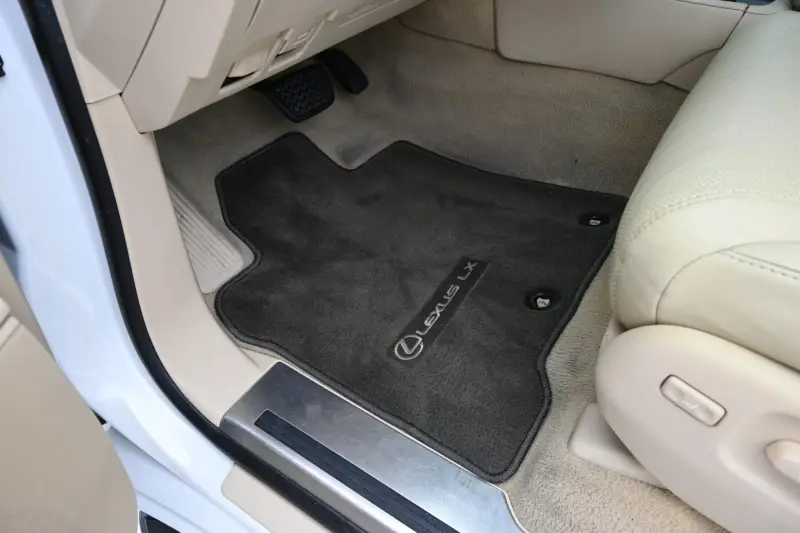 2013 Lexus LX570 photo 174