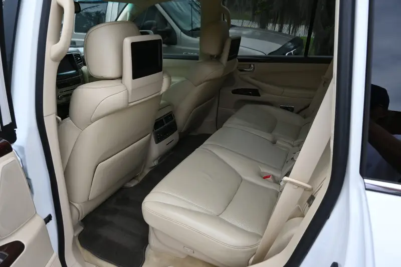 2013 Lexus LX570 photo 180