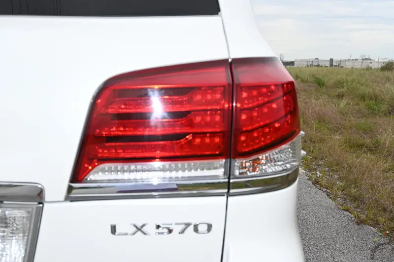 2013 Lexus LX570 photo 64