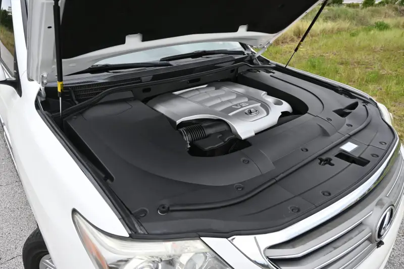 2013 Lexus LX570 photo 122
