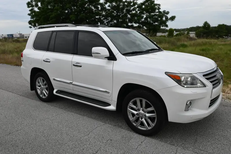 2013 Lexus LX570 photo 110