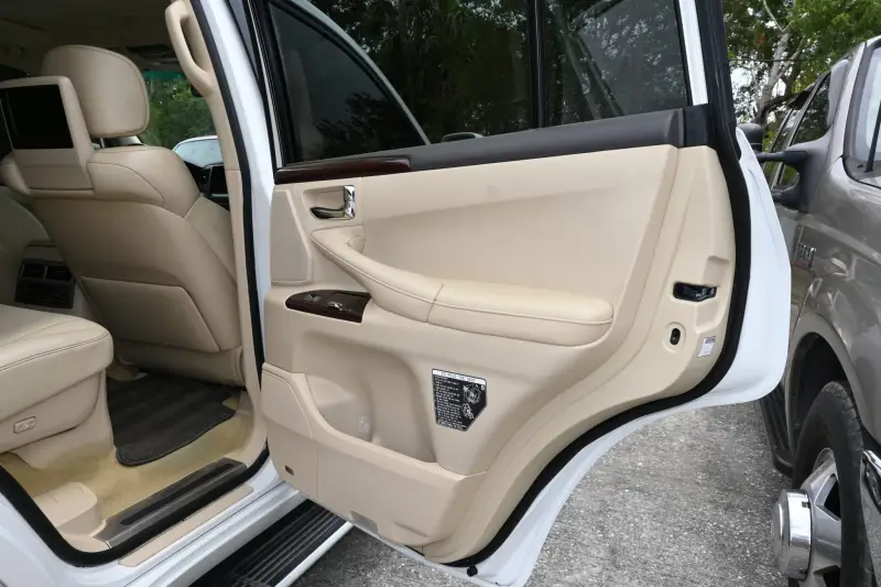 2013 Lexus LX570 photo 224
