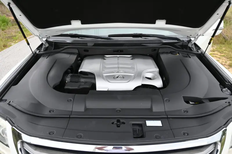 2013 Lexus LX570 photo 117