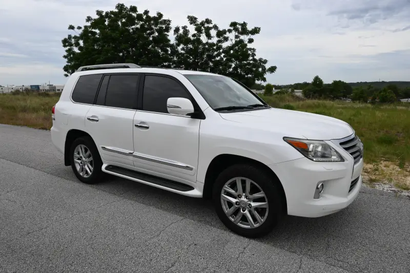 2013 Lexus LX570 photo 75