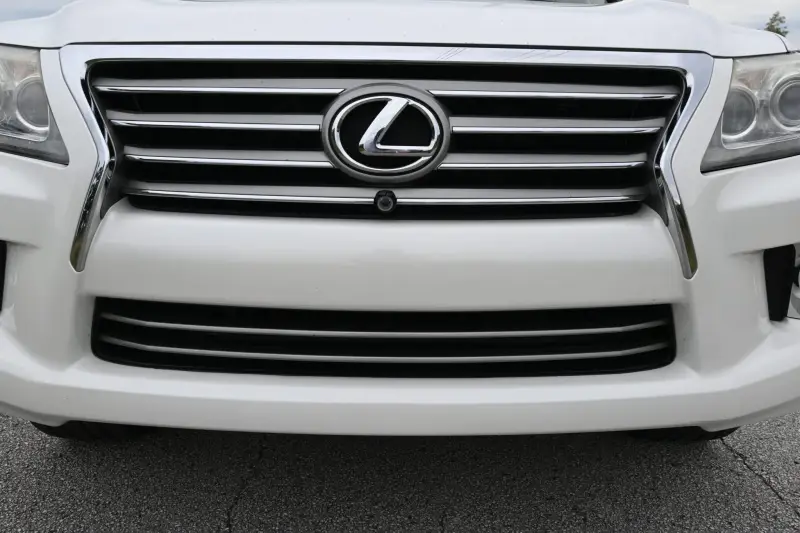 2013 Lexus LX570 photo 32