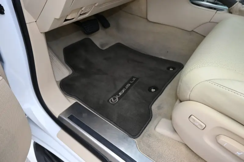 2013 Lexus LX570 photo 136