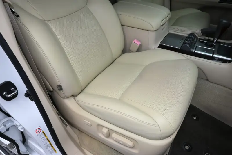 2013 Lexus LX570 photo 250