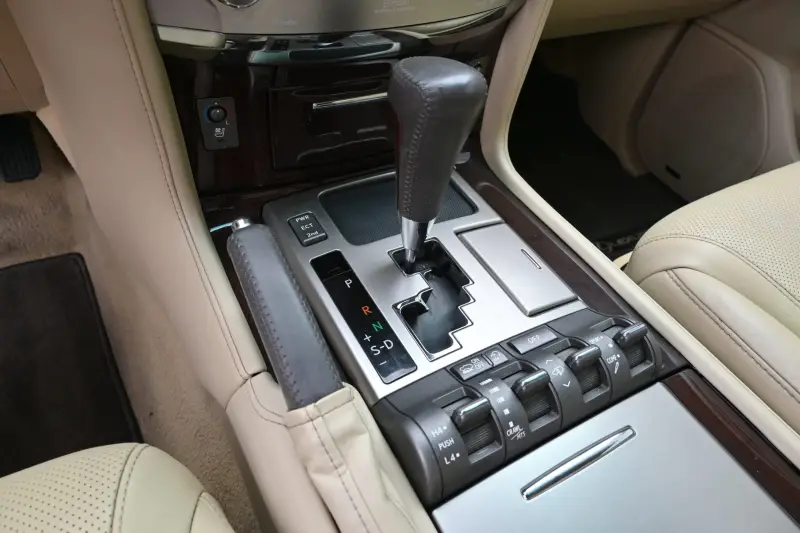 2013 Lexus LX570 photo 152