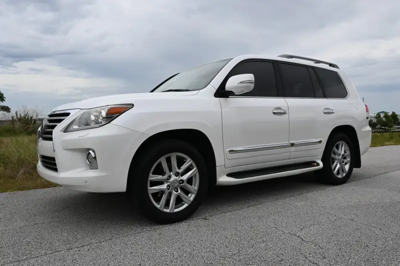 2013 Lexus LX570 photo 44