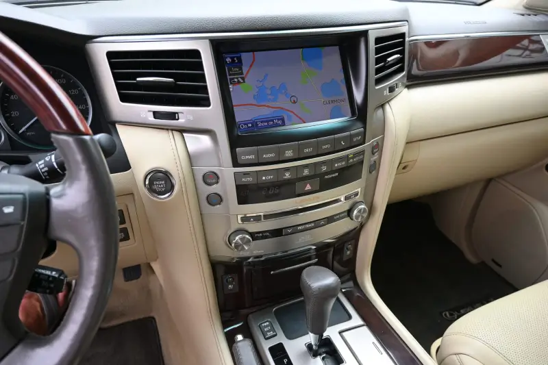 2013 Lexus LX570 photo 143