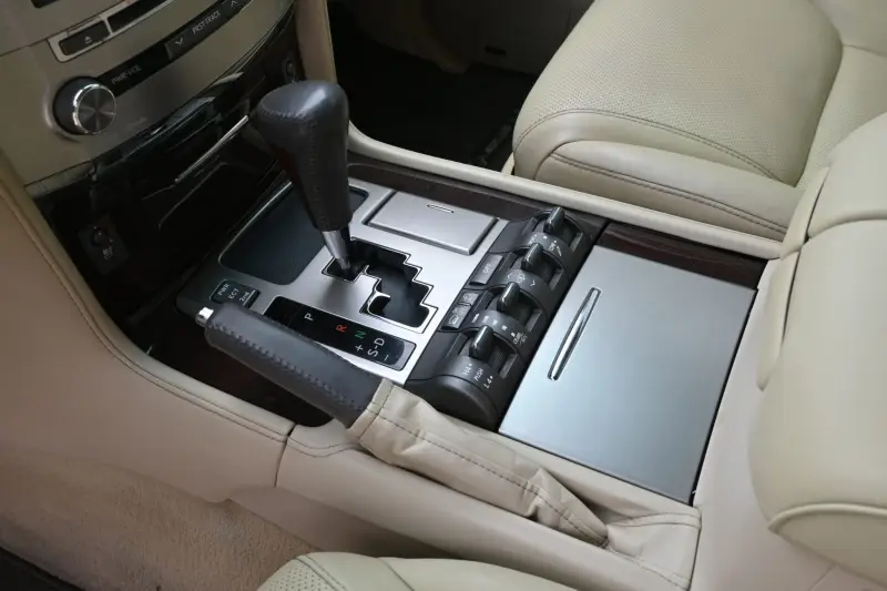 2013 Lexus LX570 photo 141
