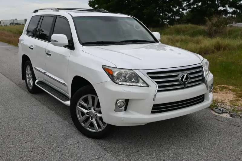 2013 Lexus LX570 photo 115