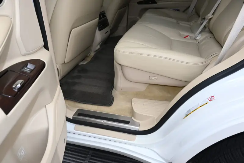 2013 Lexus LX570 photo 181