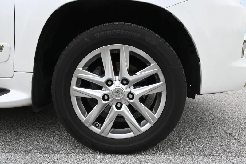 2013 Lexus LX570 photo 93