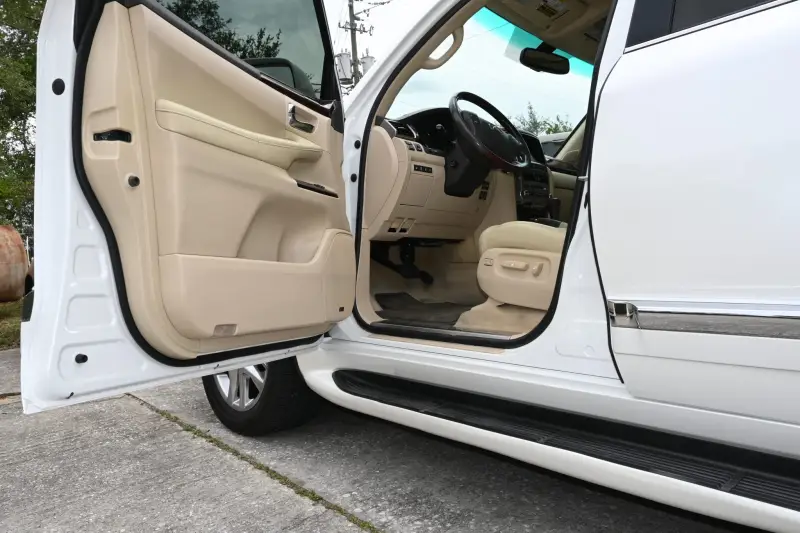 2013 Lexus LX570 photo 131