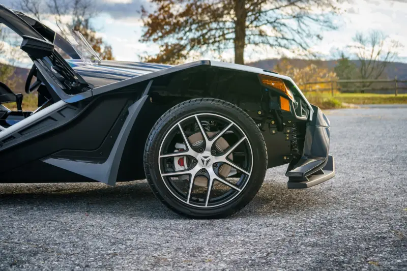 2019 Polaris Slingshot Grand Touring photo 21