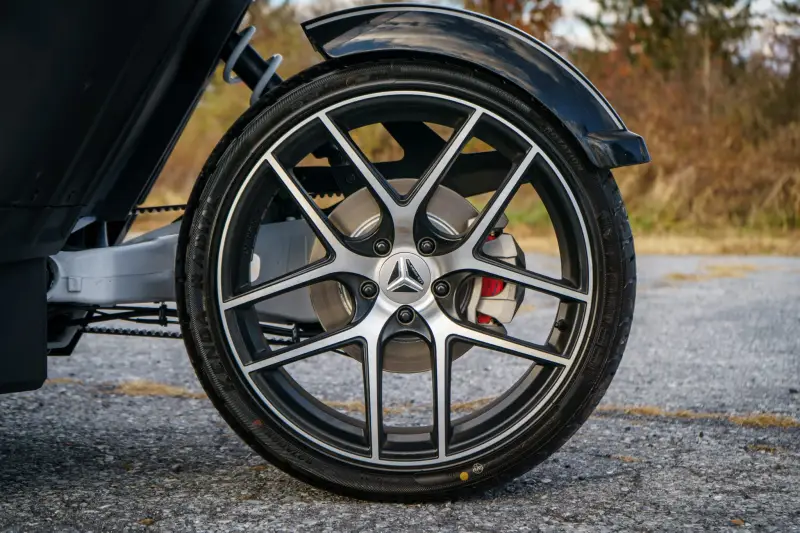 2019 Polaris Slingshot Grand Touring photo 18