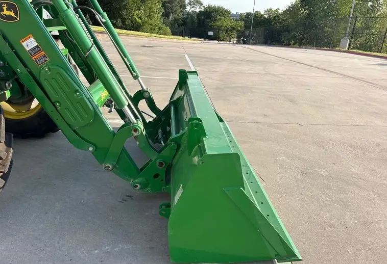 2023 John Deere 6135E photo 15