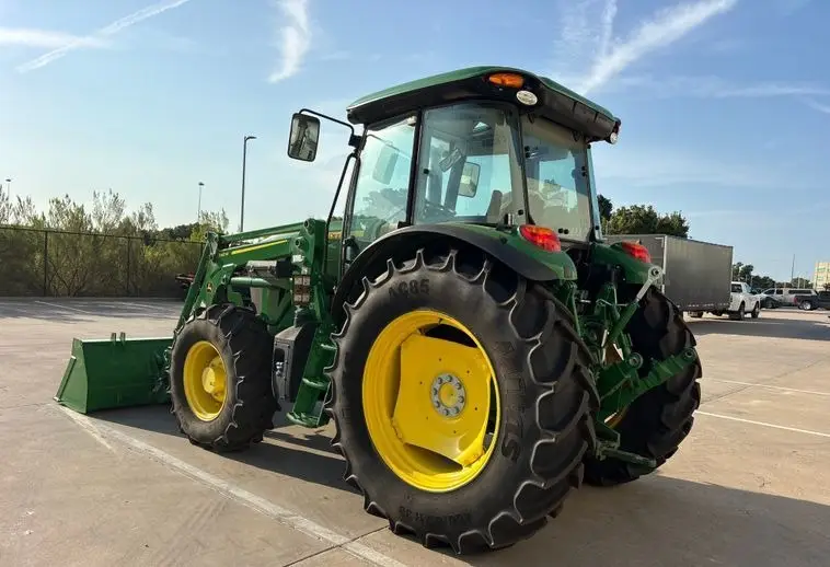2023 John Deere 6135E photo 7