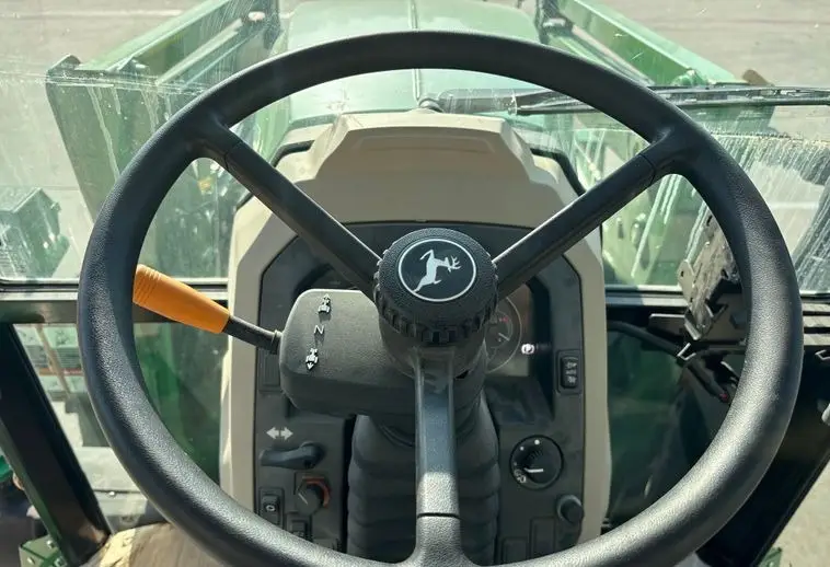 2023 John Deere 6135E photo 32