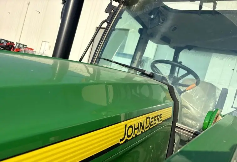 2023 John Deere 6135E photo 9