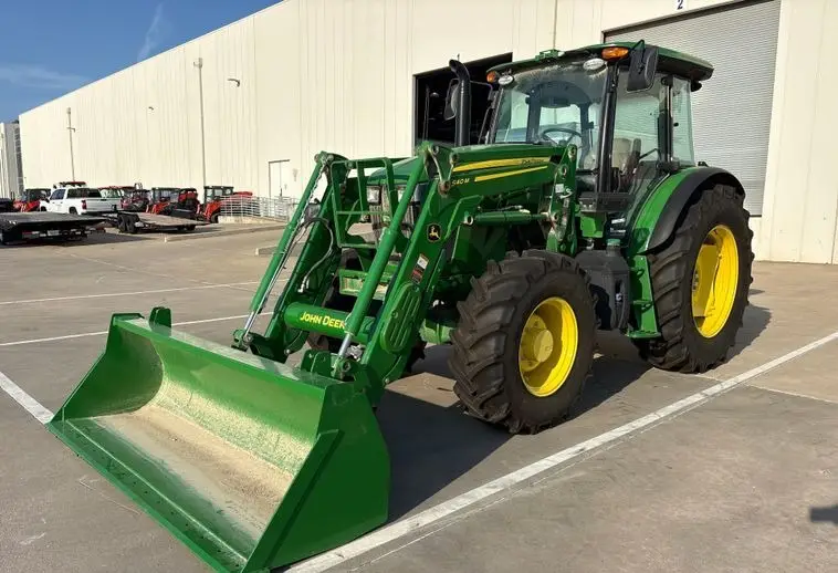 2023 John Deere 6135E photo 1