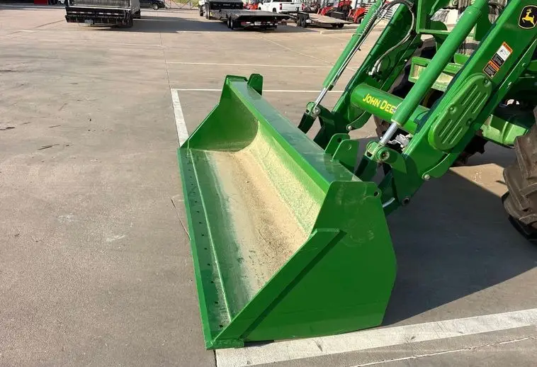 2023 John Deere 6135E photo 13