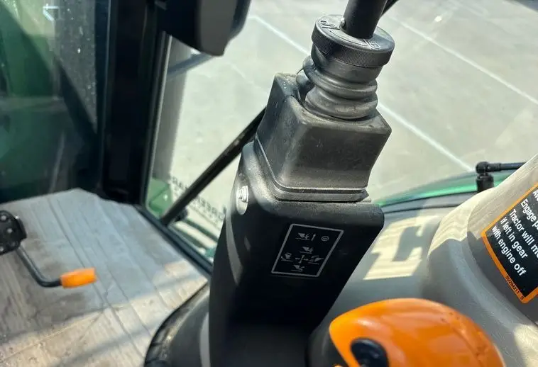 2023 John Deere 6135E photo 40